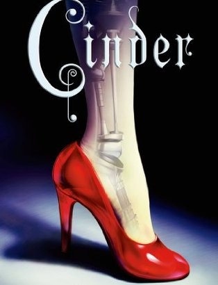 What happened in Cinder? (The Lunar Chronicles #1)